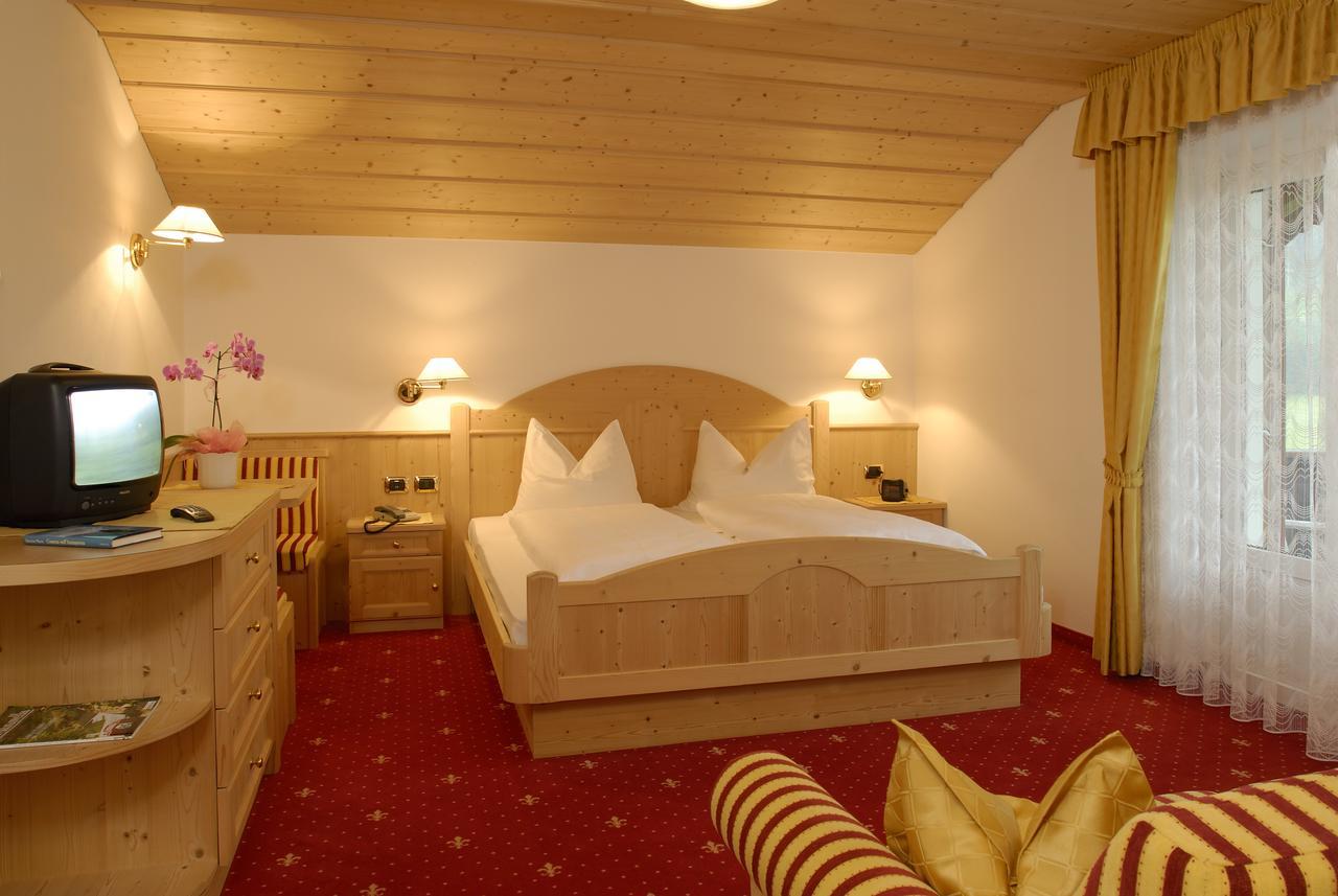 Garni Waltoy Hotel Selva di Val Gardena Bagian luar foto