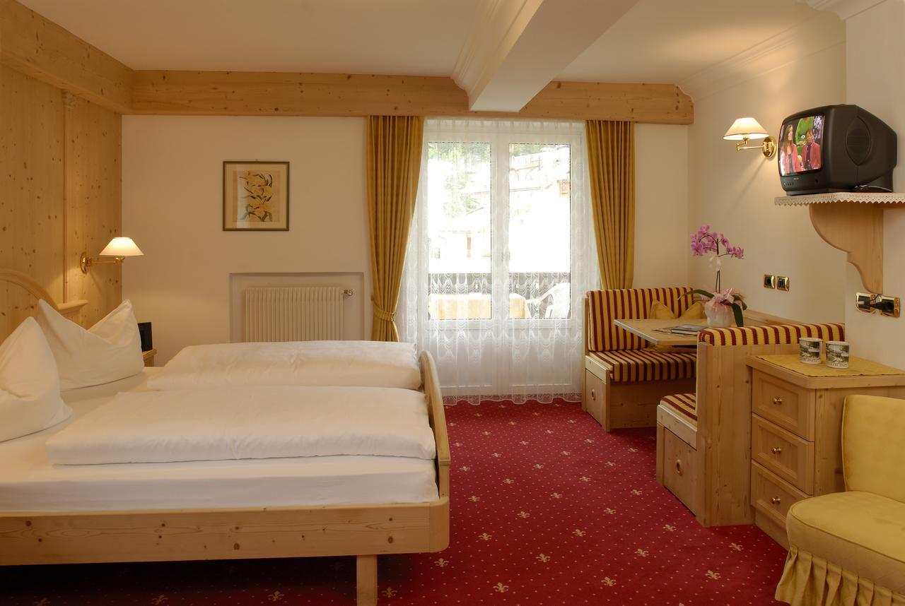 Garni Waltoy Hotel Selva di Val Gardena Bagian luar foto