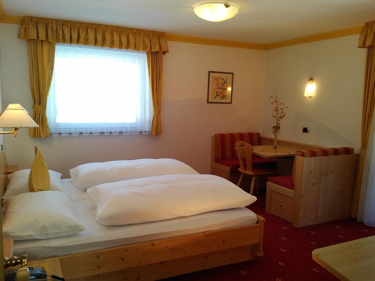 Garni Waltoy Hotel Selva di Val Gardena Bagian luar foto