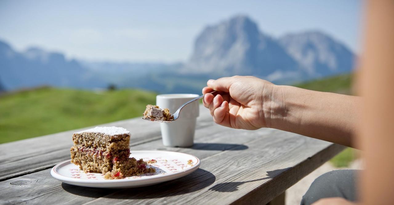 Garni Waltoy Hotel Selva di Val Gardena Bagian luar foto